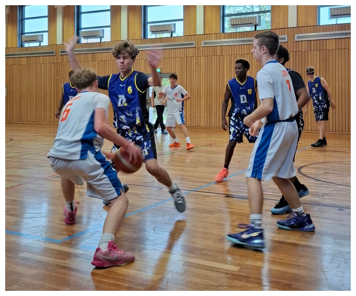 Felix Loroch (am Ball) im Zusammenspiel mit Marlon Streb