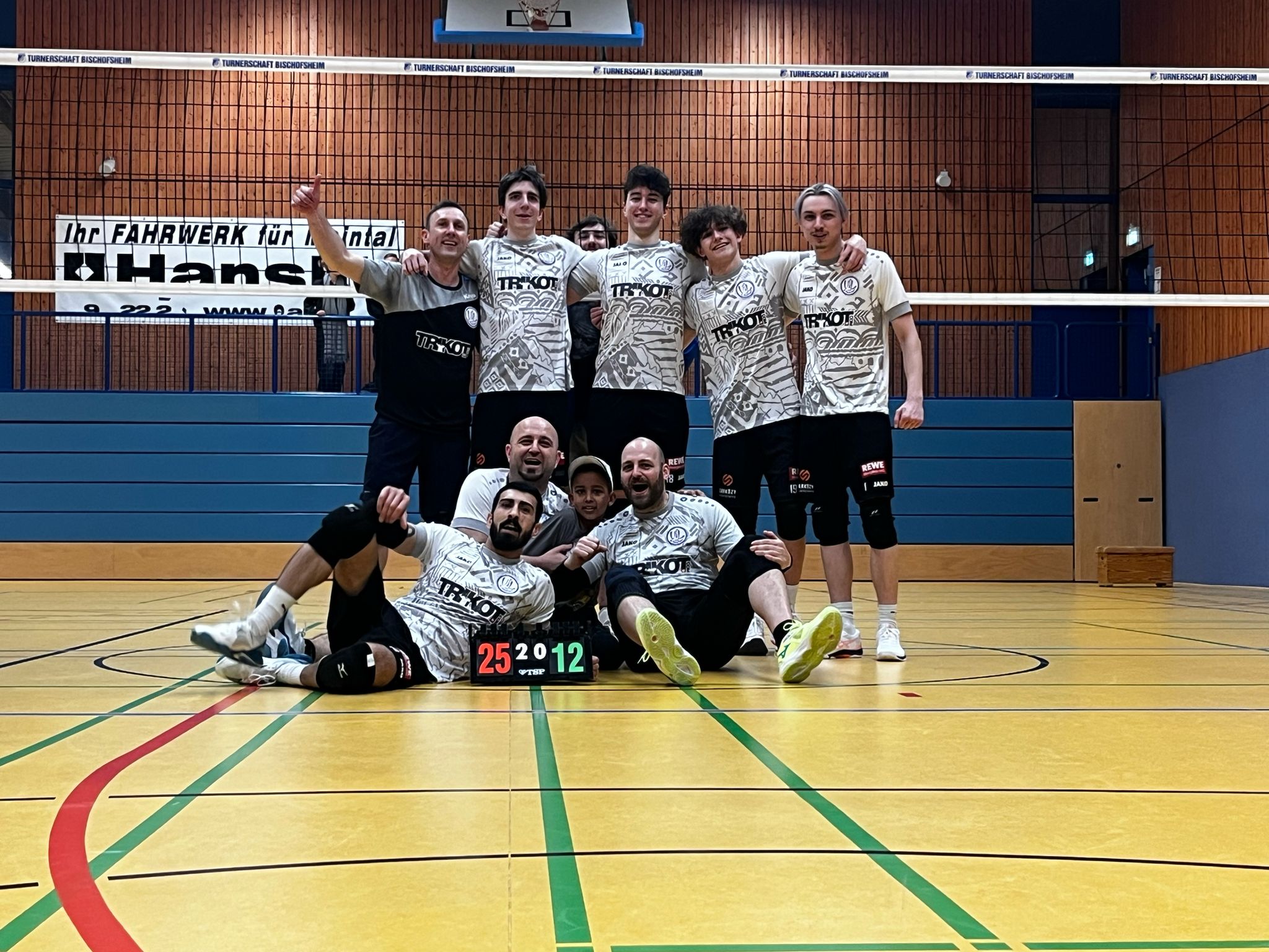 Fr. 20 Uhr Bezirksliga Mannschaft Herren